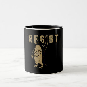 Taza Bicolor Resista del activismo pingüino diseño gráfico vint