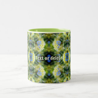 Taza Bicolor Resumen de las flores de hidrangea azul personaliz
