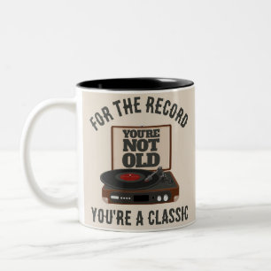 Taza Bicolor Retro No eres viejo, eres un clásico Cumpleaños di