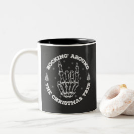 Taza Bicolor Rocas antiguas alrededor del árbol de Navidad