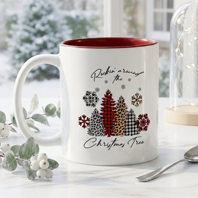 Taza Bicolor Rockin’ Christmas Mug – Plaid & Leopard Trees (Subido por el creador)