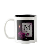 Rosa gótico, velas, pergamino y cesto