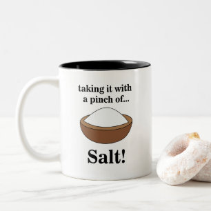 Taza Bicolor Sal de roca Tomándolo con un grano de sal Divertid