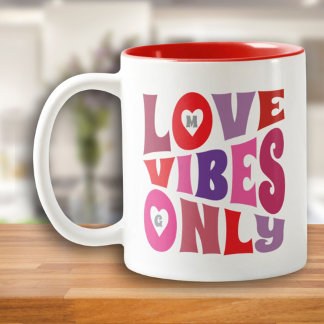 Taza Bicolor San Valentín ama las vibraciones sólo el monograma