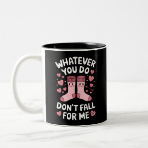 Taza Bicolor San Valentín hagas lo que hagas no te enamores de 