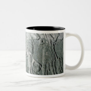 Taza Bicolor Sargon II en un carro de la batalla