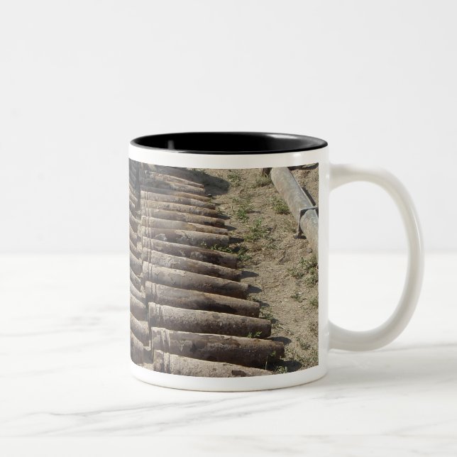 Taza Bicolor Se identifican e inventarian artefactos explosivos (Derecha)