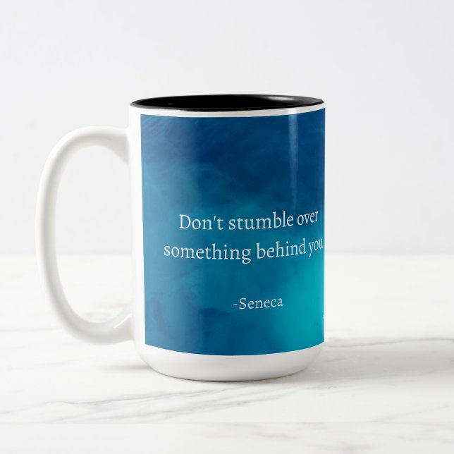 Taza Bicolor Séneca: Enfócate hacia adelante, no tropieces con  (Izquierda)