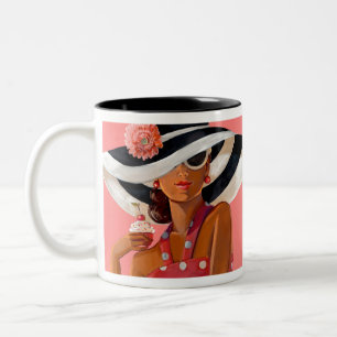Taza Bicolor Señora rosada de la magdalena de Trish Biddle