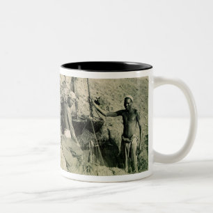 Taza Bicolor Shadufs en Egipto superior (foto de la sepia)