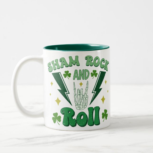 Taza Bicolor Shamrock and Roll St Patrick's Day (Izquierda)