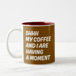 Taza Bicolor Shhh Mi Café Y Yo Estamos Teniendo Un Momento