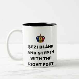 TAZA BICOLOR SIÉNTATE CON GRACIA Y COMIENZA CON EL PIE DERECHO
