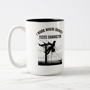 Taza Bicolor Silueta de liniero minimalista trabajador eléctric