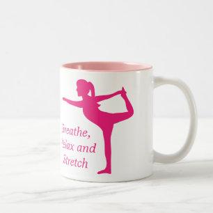 Taza Bicolor Silueta rosa llamativa de una dama en pose de esti