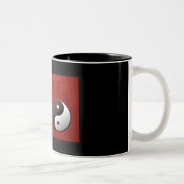Taza Bicolor Símbolo chino de Yin Yang en fondo rojo