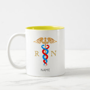 Taza Bicolor Símbolo de caduceo y monograma de enfermera regist