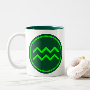 Taza Bicolor Símbolo del Zodiaco Acuario con Contraste Verde