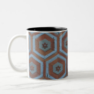 Taza Bicolor Simetría fluida: Explorando diseños abstractos en