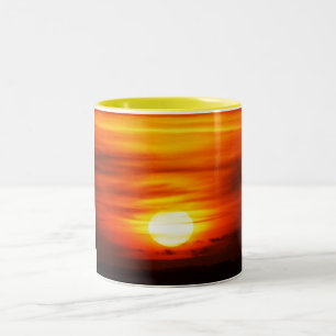 Taza Bicolor Sol brillante en la puesta del sol, jersey