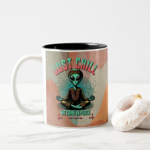 Taza Bicolor Sólo Chill, venimos en paz