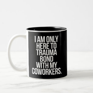 Taza Bicolor Solo estoy aquí para crear un vínculo traumático c