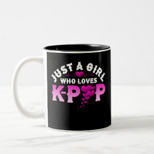Taza Bicolor Sólo un Chica que ama el corazón del dedo del K-Po