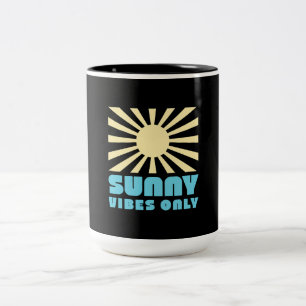 Taza Bicolor Sólo Vibes Sunny - Gráfico Retro Sunshine Negrita
