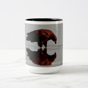 Taza Bicolor Soñando con las vías aéreas: Águila calva juve
