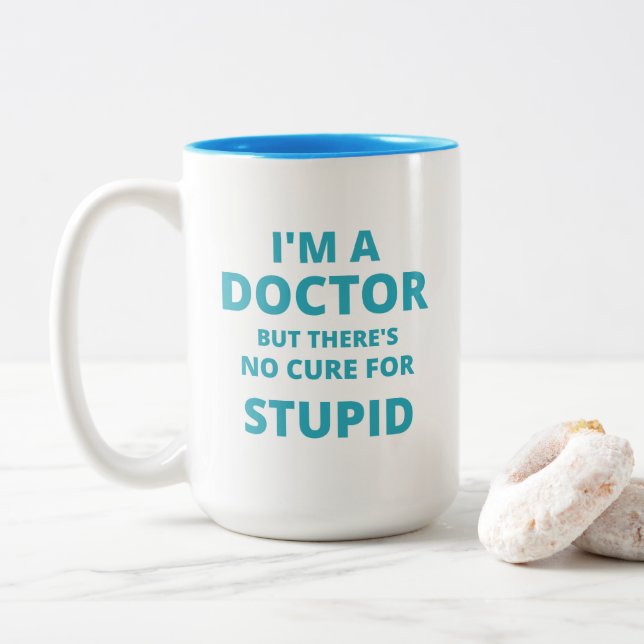 Taza Bicolor "Soy MÉDICO pero allí ninguna curación para" (Con donut)