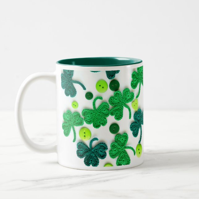 Taza Bicolor St. Patrick's Day Crochet Heart Shamrock Mug (Izquierda)
