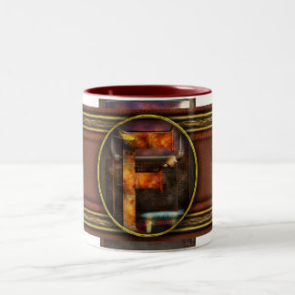 Taza Bicolor Steampunk - Alfabeto - F es para Máquina Voladora