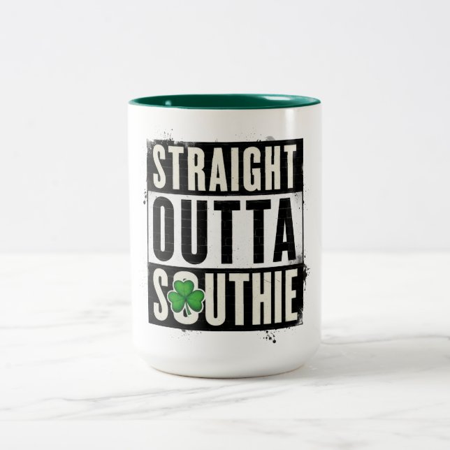 Taza Bicolor Straight Outta Southie (Centro)