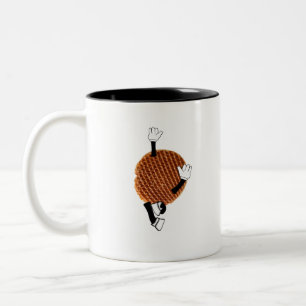 Taza Bicolor Stroopwafel saltando de alegría.