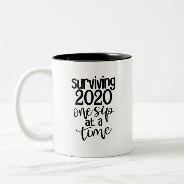 Taza Bicolor Supervivencia 2020 Mug (Izquierda)