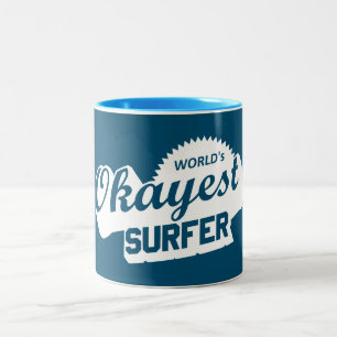 Taza Bicolor Surfista del Okayest del mundo