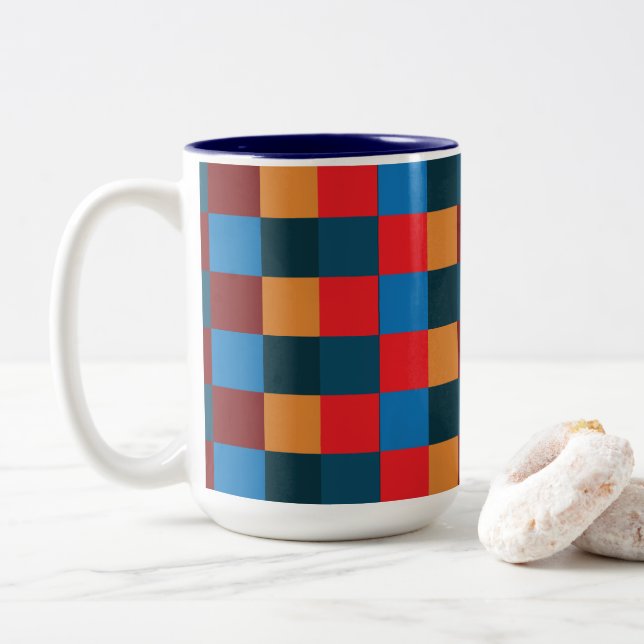 Taza Bicolor Tablero de verificación de color moderno (Con donut)