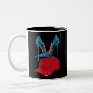 Taza Bicolor Tacones pisando Sombrero Rojo MAGA Elección 2024