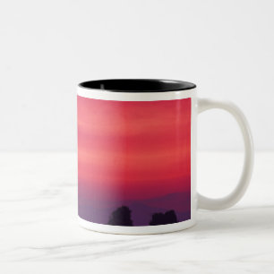 Taza Bicolor Tailandia, bahía de Phang Nga. Cielo rosa reflejad