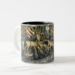 Taza Bicolor Tapiz de arte vintage de ciervos y escudos de Will