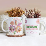 Taza Bicolor Te queremos Bungalows Abuela Regalo Personalizado<br><div class="desc">Hagamos saber a la abuela cuánto la aman sus nietos con esta jarra fotográfica Personalizado "Te queremos" que incluye un lindo ramo de jardín. Agregue hasta tres fotos y nombres para completar el diseño. Editar el diseño para eliminar las fotos si lo desea</div>