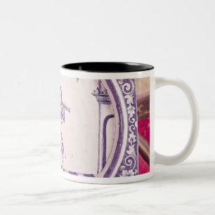 Taza Bicolor Teja que representa a un clarinetist, 1706