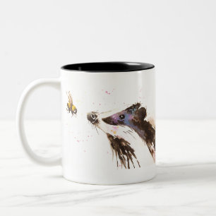 Taza Bicolor Tejón y una abeja del manosear
