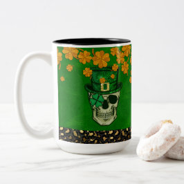 Taza Bicolor Tema del Día de San Patricio con el cráneo y el Sh