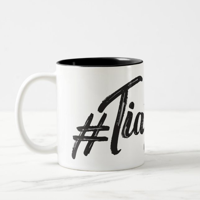 Taza Bicolor #TiaGoals, guión moderno grunge (Izquierda)