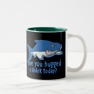 Taza Bicolor Tiene usted abrazado un tiburón hoy