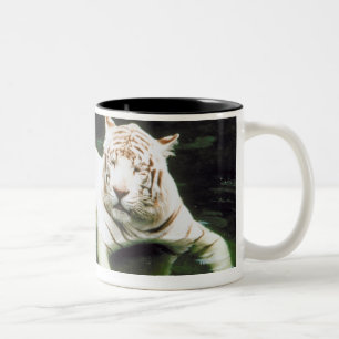 Taza Bicolor Tigre blanco que nada pacífico