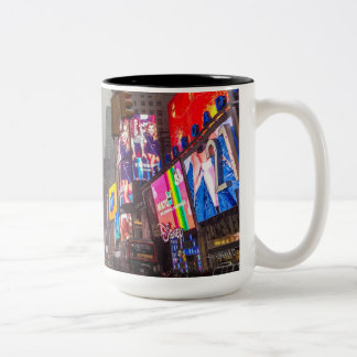 Taza Bicolor Times Square lluvioso