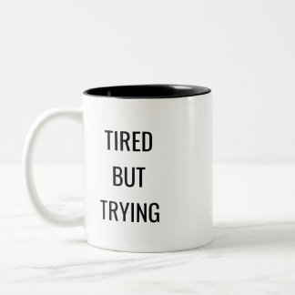 Taza Bicolor Tired But Trying Quote Mug – Relatable Humor Gift