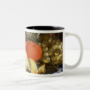 Taza Bicolor Todavía vida de uvas, de naranjas y de un limón